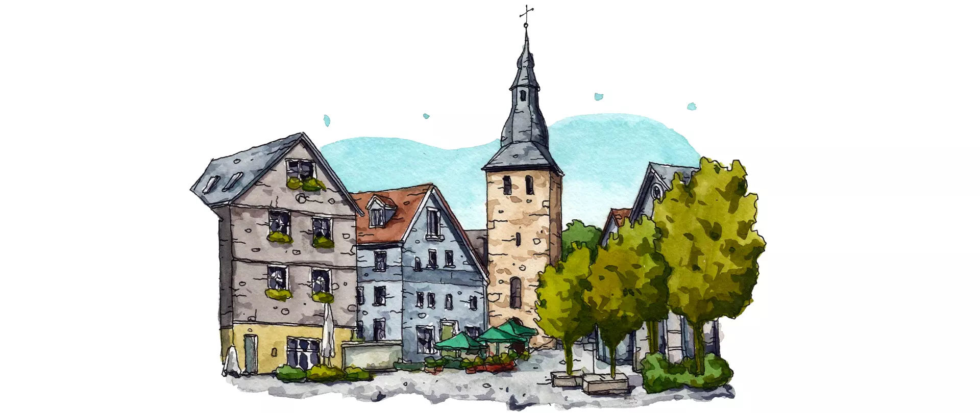 Urban Sketching eines historischen Stadtkerns mit Fachwerkhäusern, Kirchturm und Bäumen in Tinte und Aquarell