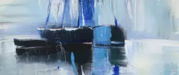 Abstrakte blaue und schwarze Formen spiegeln sich in ruhigem Wasser, vermittelt den kreativen Übergang von Skizze zum Kunstwerk in der Malerei