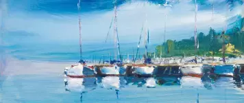 Segelboote auf ruhigem Wasser vor bewachsenem Ufer, gemalt in hellem, impressionistischem Stil mit lebendigen Farben und weichen Pinselstrichen