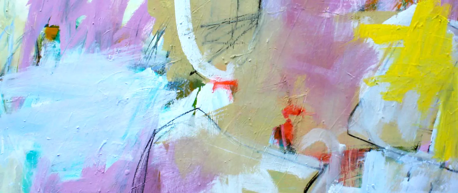 Abstraktes Gemälde mit pastellfarbenen Flächen in Rosa, Beige, Weiß und Gelb sowie schwarzen und roten Linien erstellt von artistravel Dozentin Brigitte Weber