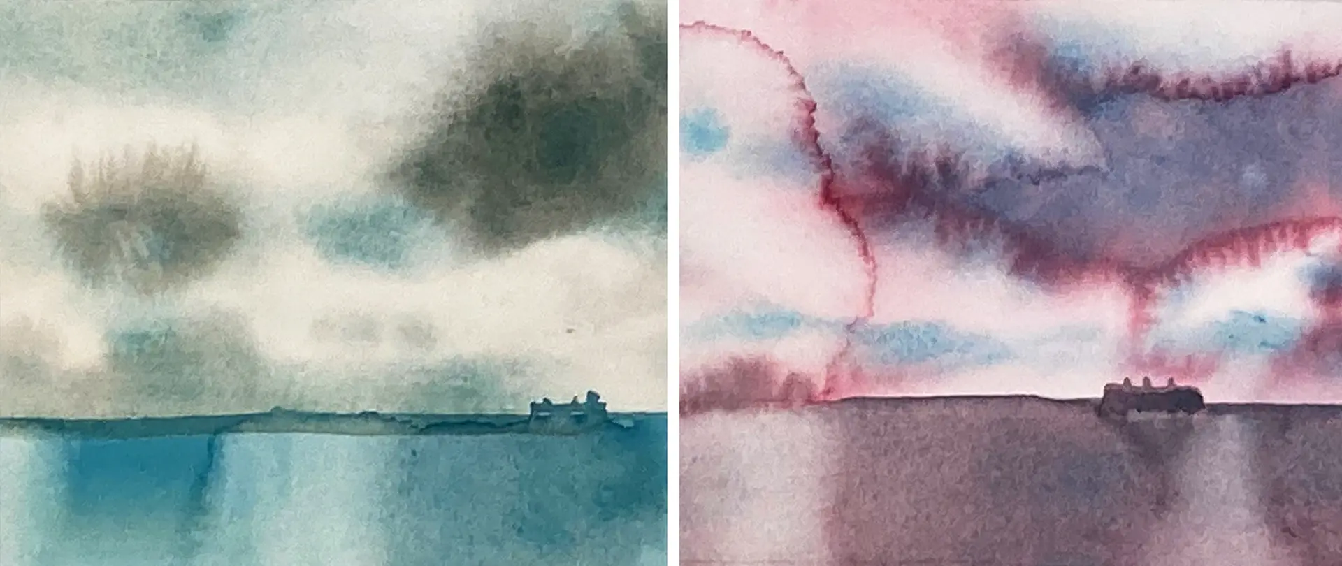 Zweimal Aquarelllandschaft mit Häusern am Horizont, links in Blau- und Grautönen, rechts in Rosa- und Violettfarben mit wolkigen Himmelsspielen