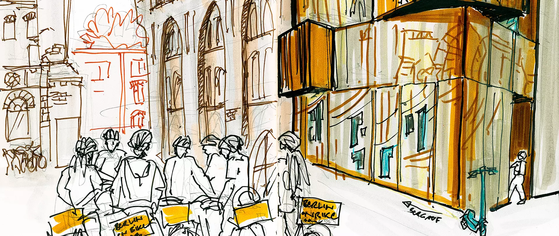 Skizze einer Straßenszene mit mehreren Radfahrern vor historischen Gebäuden und einem modernen Glasgebäude mit reflektierenden Fenstern, Urban Sketching, erstellt von artistravel Dozentin Anette Leutloff