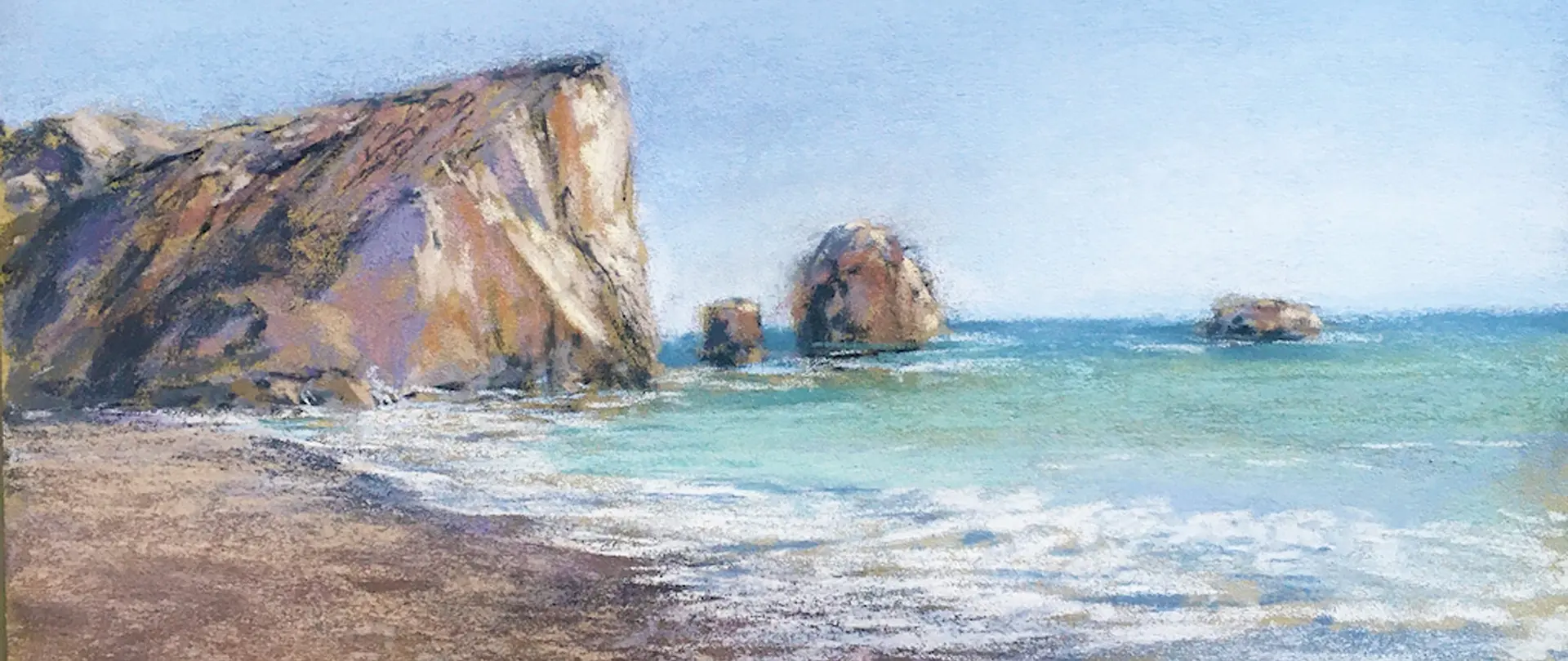 Mediterrane Küstenlandschaft mit Felsen und sanftem Wellengang, pastellfarbene Maltechnik vermittelt ruhige Strandatmosphäre