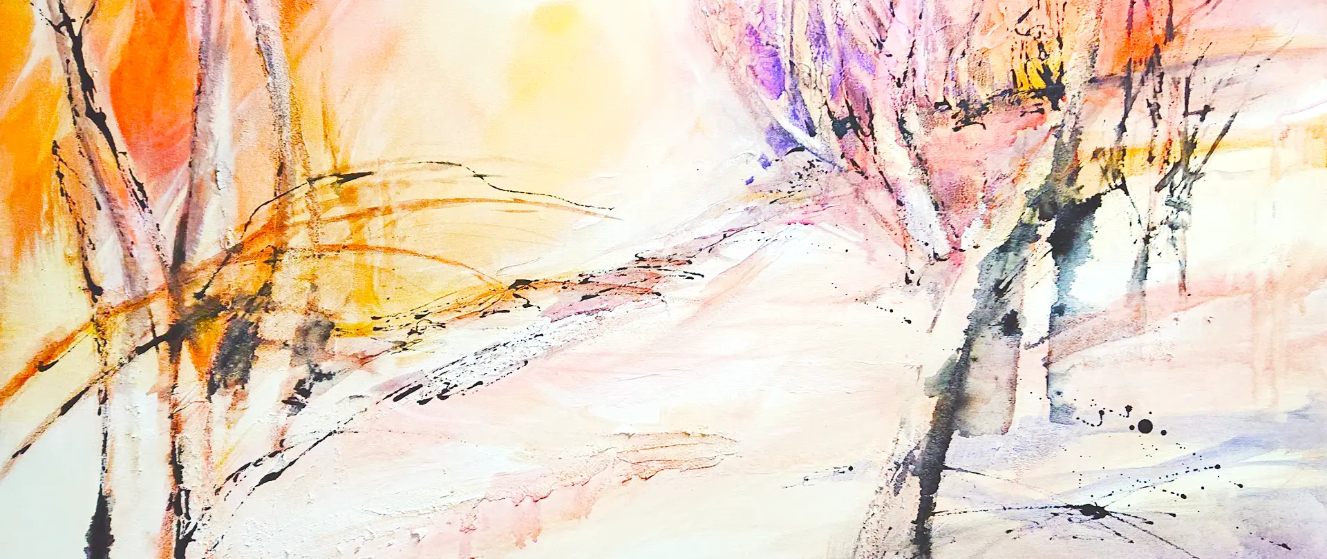 Die Farben des Winters Abstrakte Winterlandschaft mit zarten Baumkonturen und warmen Farben, die winterliche Stimmung jenseits von Tristesse und einfachen Schnee-Darstellungen vermittelt
