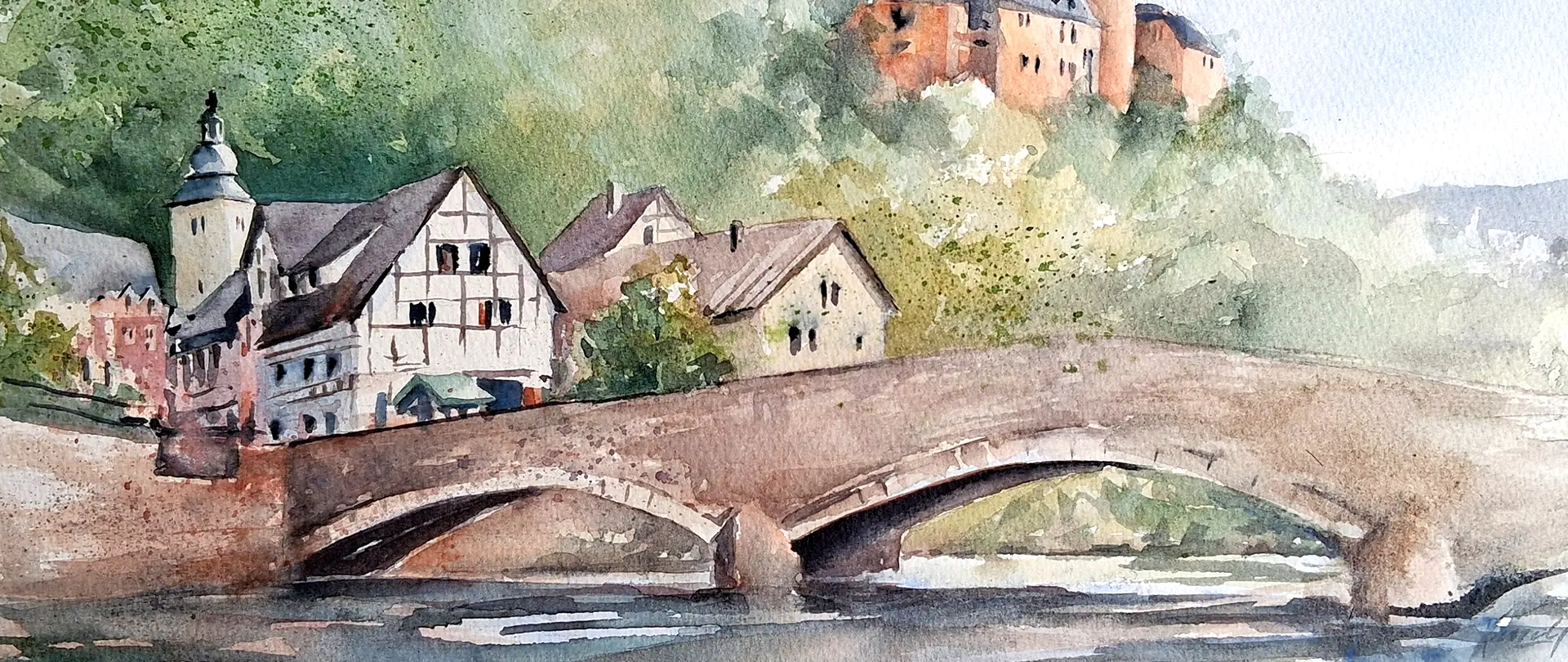 Aquarell Plein Air Aquarellmalerei einer Steinbrücke über einen Fluss vor Fachwerkhäusern und einer Burg im Hintergrund, mit betont persönlicher Farbwahl und Stimmung