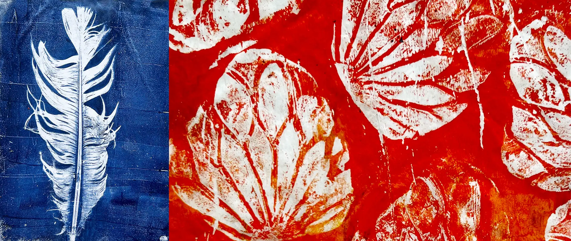 Monotypie-Druck mit weißem Federabdruck auf blauem Untergrund und floralen Strukturen in Weiß auf rotem Hintergrund als Unikat-Drucktechnik