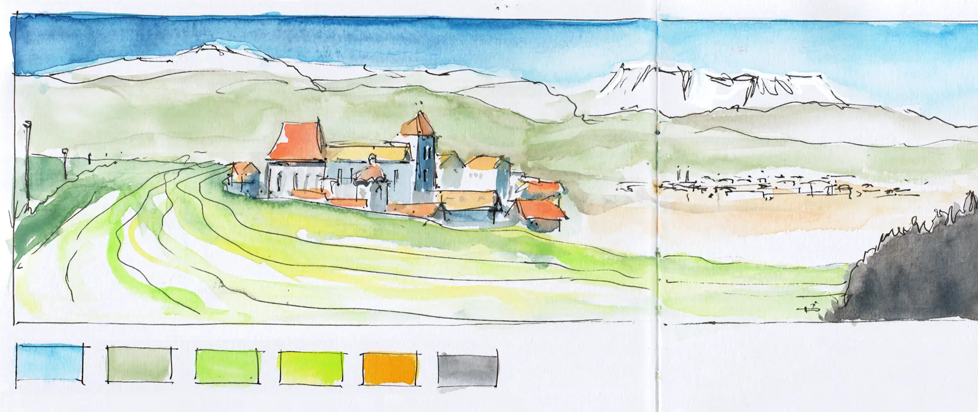 Aquarellskizze einer Berg- und Landschaftsszene im Blauen Land mit Hütten, grünen Wiesen und Bergen im Hintergrund