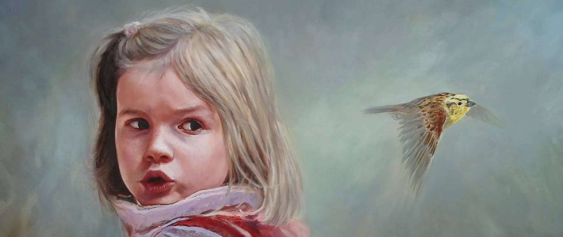 Mädchenportrait mit ausdrucksstarkem Blick und fliegendem Vogel als Inspiration für lebendige und detailreiche Portraitmalerei