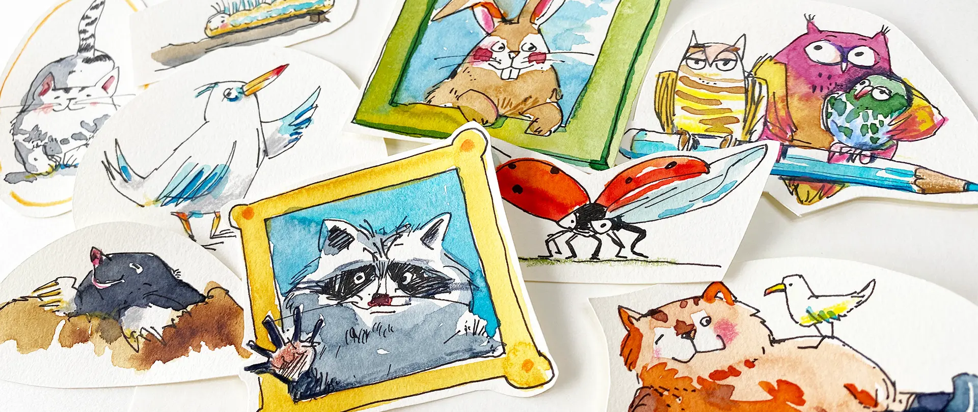 Bunte, tierische Aquarellzeichnungen von Waschbär, Eichhörnchen, Vogel, Hase und anderen Tieren auf Papier in entspannter Zeichen-Workshop-Atmosphäre