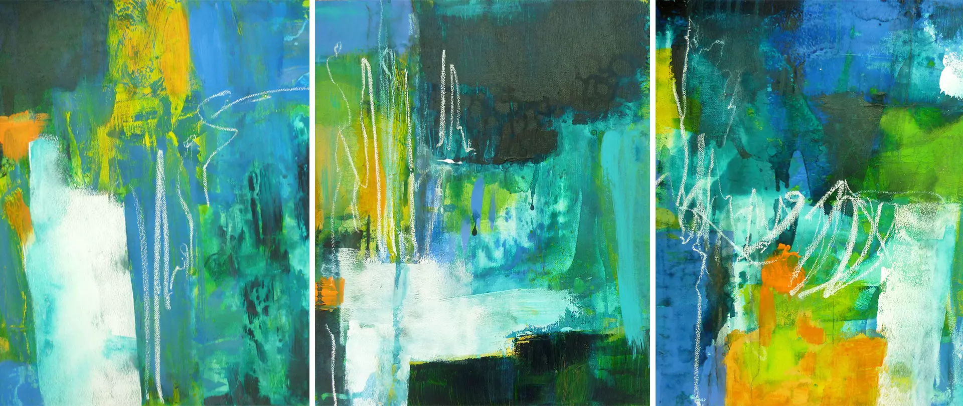 Experimentelle Arbeit dreier abstrakter Werke in Serie, gemalt mit ausdrucksstarken und kräftigen dunkelgrünen und blauen Farben sowie orangenen Akzenten. Von Angelika Biber.