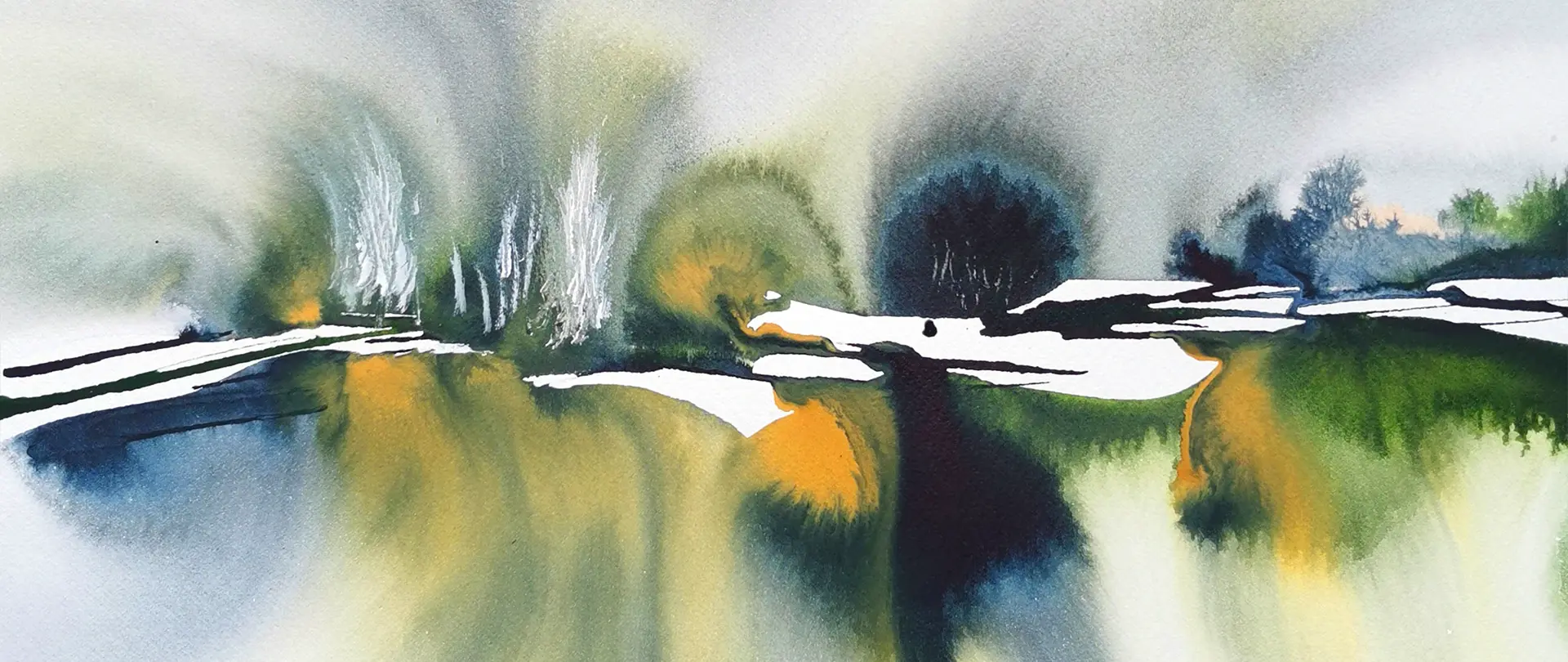 Fließende aquarellierte Landschaft mit halb-abstrakten Strukturen und Farbverläufen zwischen Grün, Blau und Gelb, die Naturformen und Spiegelungen andeuten