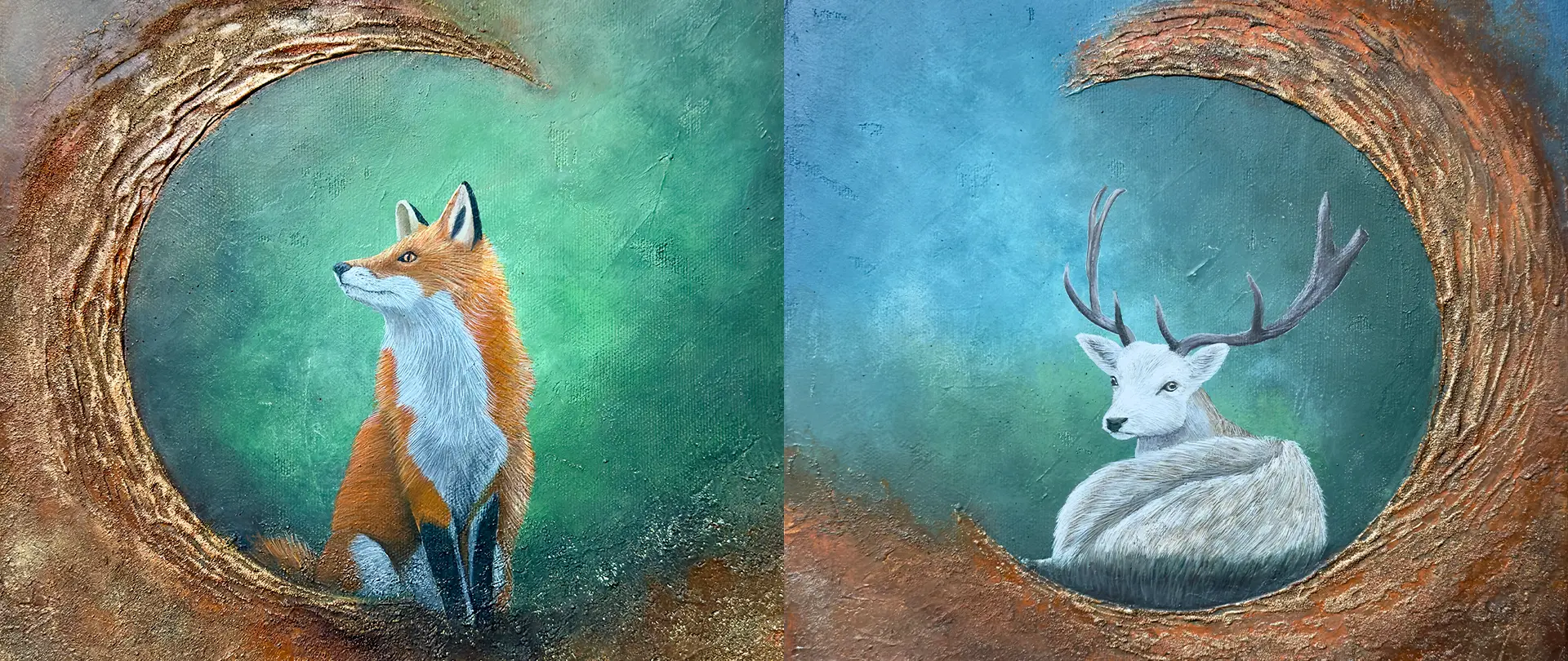 Zwei stilisierte Acrylgemälde mit einem roten Fuchs vor grünem Hintergrund und einem weißen Hirsch vor blauem Hintergrund, beide eingerahmt von geschwungenen Baumformen