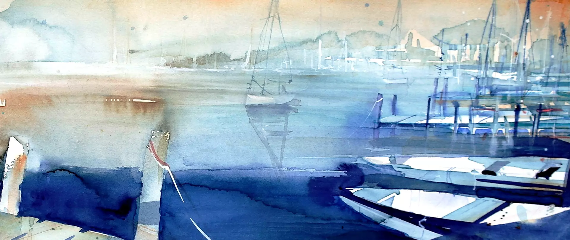 Aquarellmalerei eines Hafens mit Booten in stimmungsvoller Licht- und Schattenwirkung zur Vermittlung von Atmosphäre und Komposition