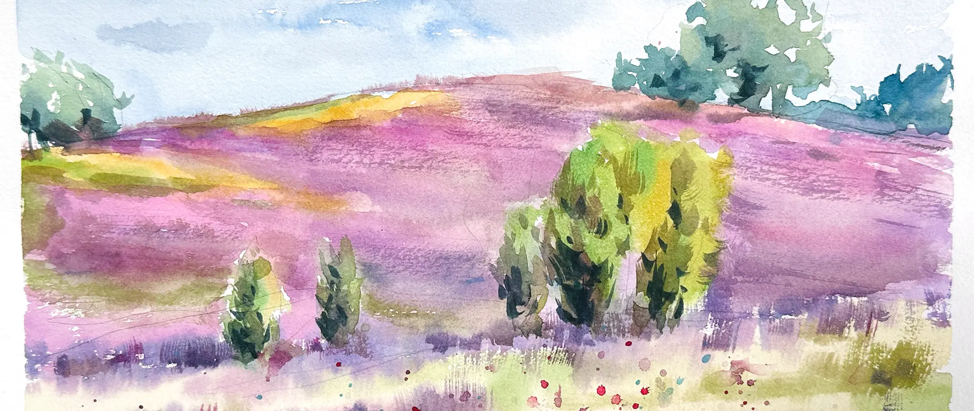 Aquarellmalerei für den Alltag – Landschaften in 15 Minuten Aquarell-Landschaftsmalerei mit violetten Hügeln und grünen Bäumen, dargestellt in lockerer, schneller Maltechnik für entspannte kreative Auszeiten