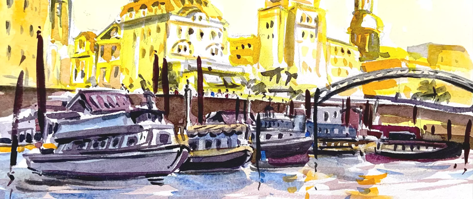 Aquarell einer Hafenlandschaft mit mehreren Booten und Gebäuden im Hintergrund, warme Gelb- und Brauntöne dominieren die Szene erstellt von artistravel Dozentin Sabine Nögel