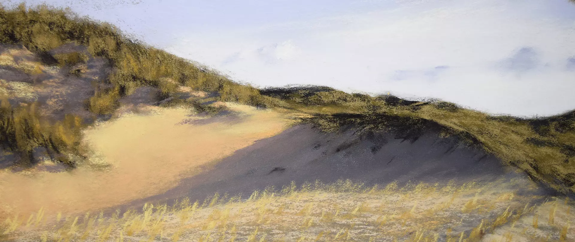 Pastellzeichnung von Dünenlandschaft mit Gras und blauem Himmel erstellt von artistravel Dozentin Martina Zingler