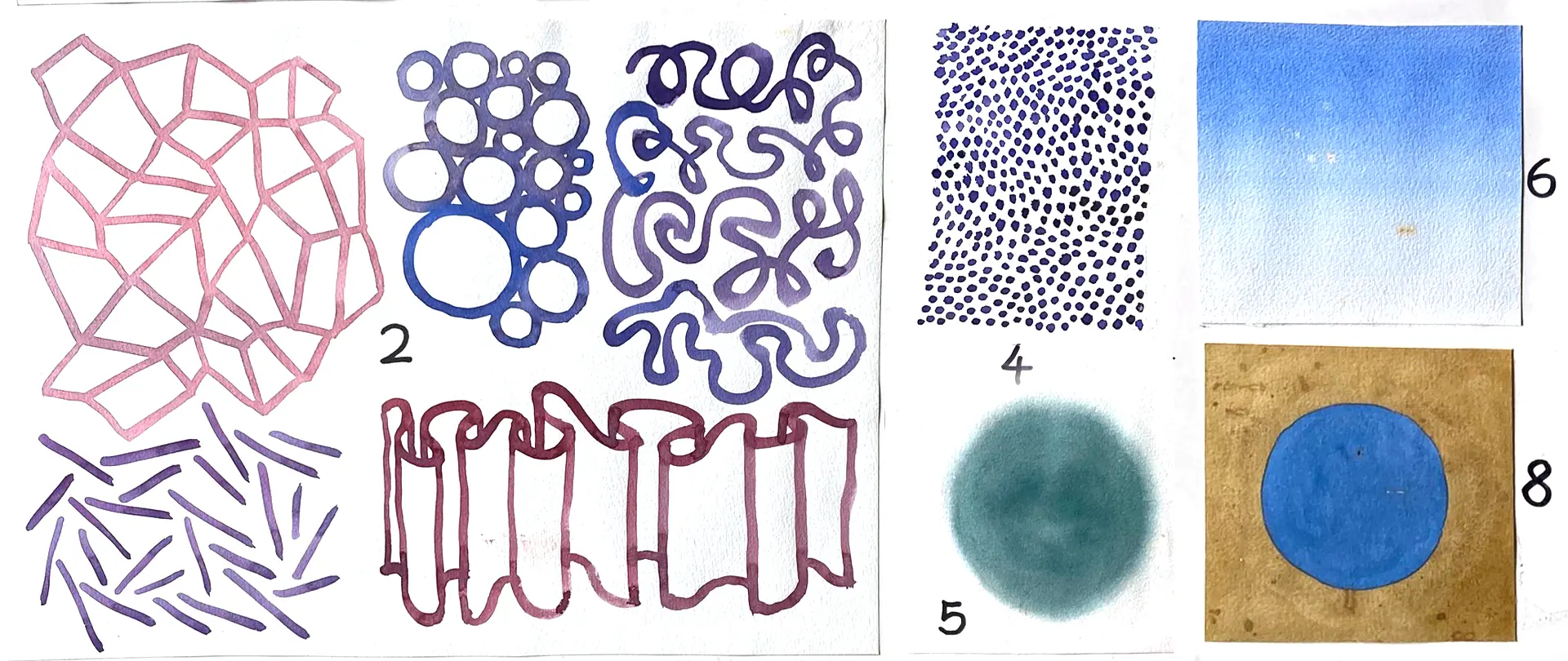 verschiedene abstrakte Aquarelltechniken und strukturierte Farbflächen in Blau- und Rottönen zur Demonstration von Maltechniken im After-Work-Kurs