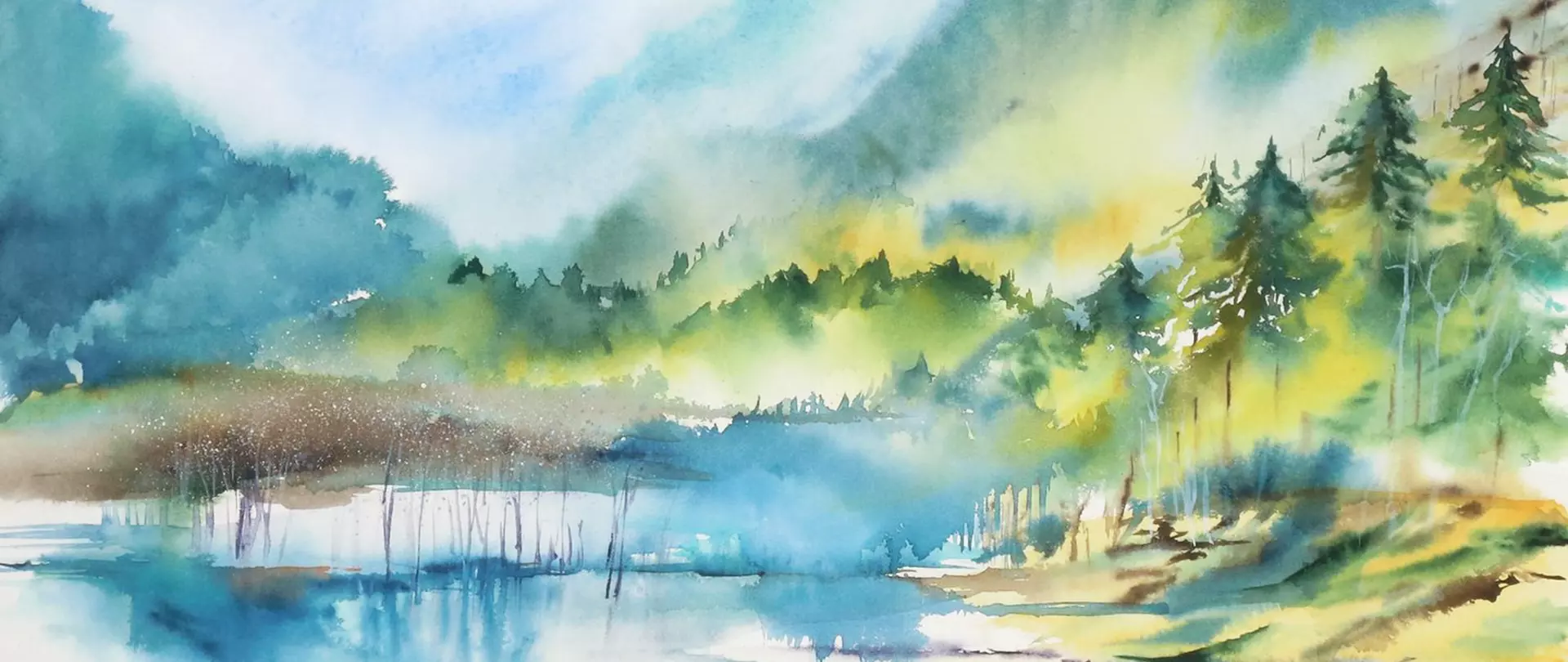 Landschaftsaquarell mit See, Bäumen und nebelverhüllten Bergen in sanften Blau- und Grüntönen, das atmosphärische Maltechniken zeigt