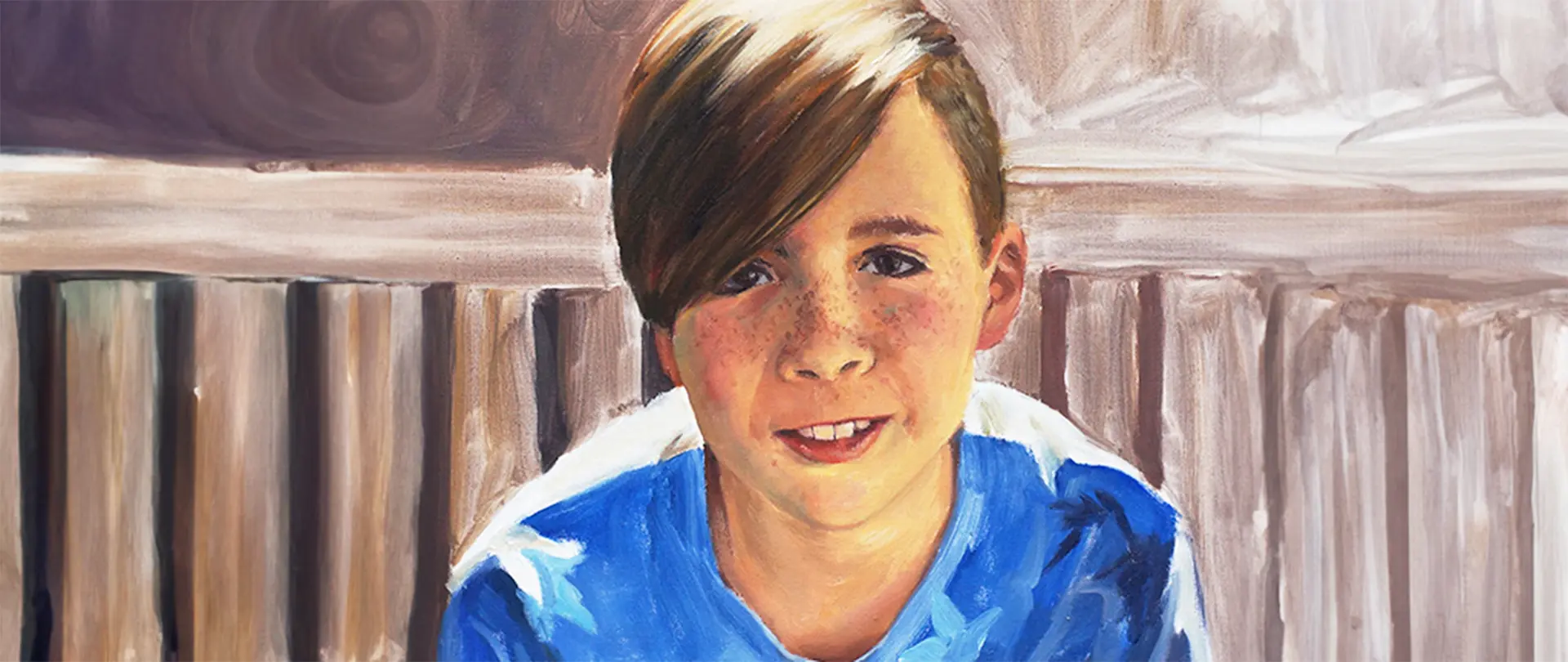 Junges Portrait eines Jungen mit Sommersprossen in blauer Kleidung vor einem strukturieren Hintergrund, realistisch und ausdrucksstark gemalt