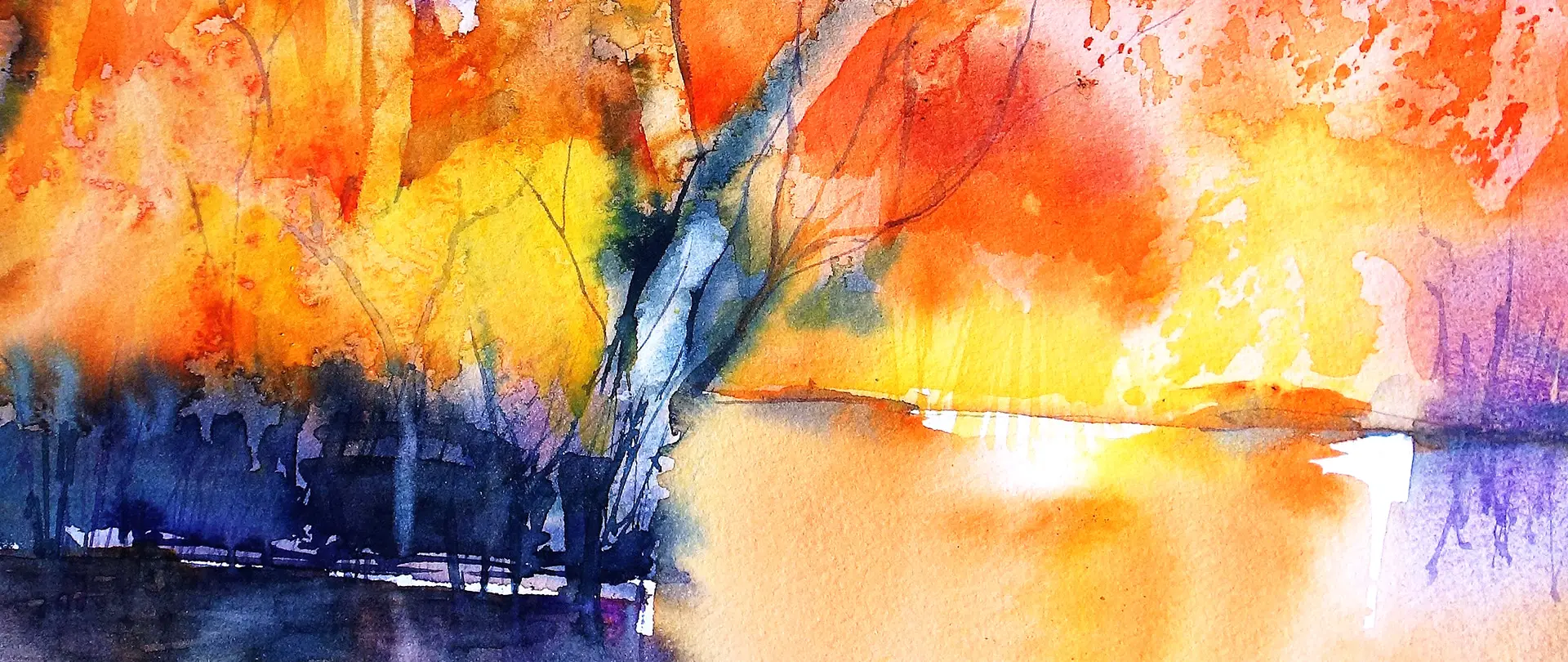 Goldenes Herbst-Aquarell mit leuchtenden Orange-, Gelb- und Blautönen, die Sonnenlicht und bunte Blätter am Seeufer darstellen