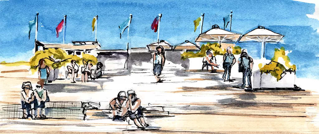 Menschen skizzieren und aquarellieren im Freien an einem sonnigen Strandpromenadenabschnitt mit Sonnenschirmen und wehenden Fahnen