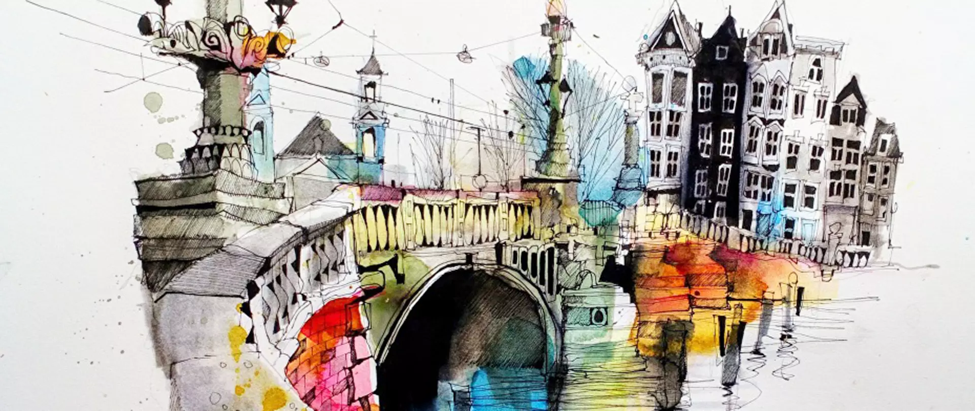 Urban Sketch einer Brücke mit Häusern im Hintergrund. Kräftige Farben im Bereich der Brücke und des Wassers.