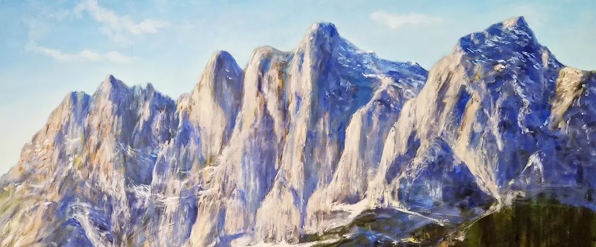 Gemälde einer imposanten Gebirgskette im morgendlichen Licht von Christoph Rehlinghaus. Die steilen Felswände leuchten in Blau- und Beigetönen unter einem klaren Himmel.