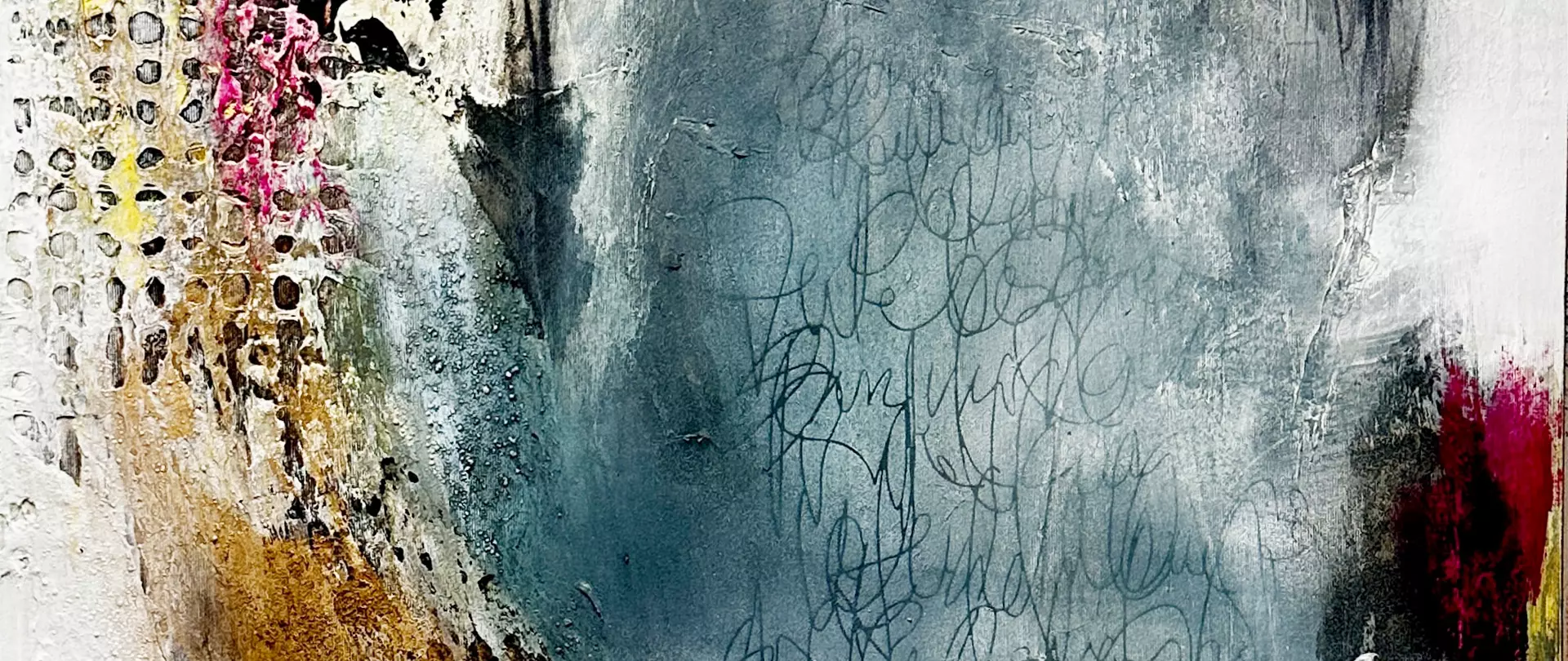 Abstrakte Malerei mit Texturen, Farbschichten und kalligrafischen Linien, die den Prozess des bewussten Sehens und künstlerischen Ausdrucks symbolisiert