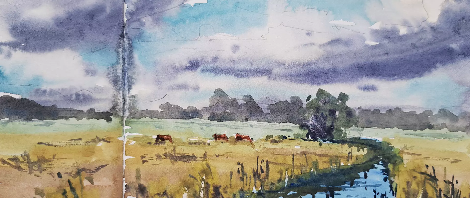 Landschaftsaquarell mit Fluss, Wiese und Pferden unter dramatischem Himmel