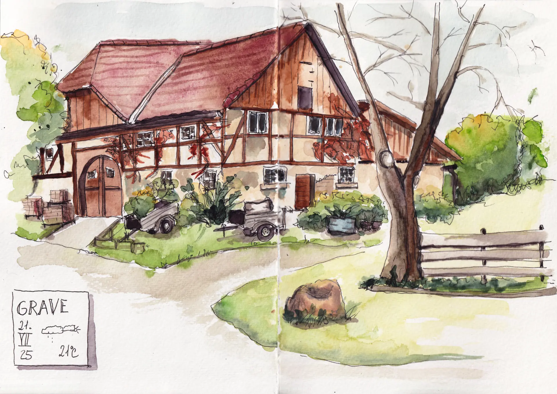 25.07.21 Grave Aquarell einer ländlichen Fachwerkscheune mit rotbraunem Dach, Bäumen und einem Holzzaun im Vordergrund, gemalt von Tina Kuhrt