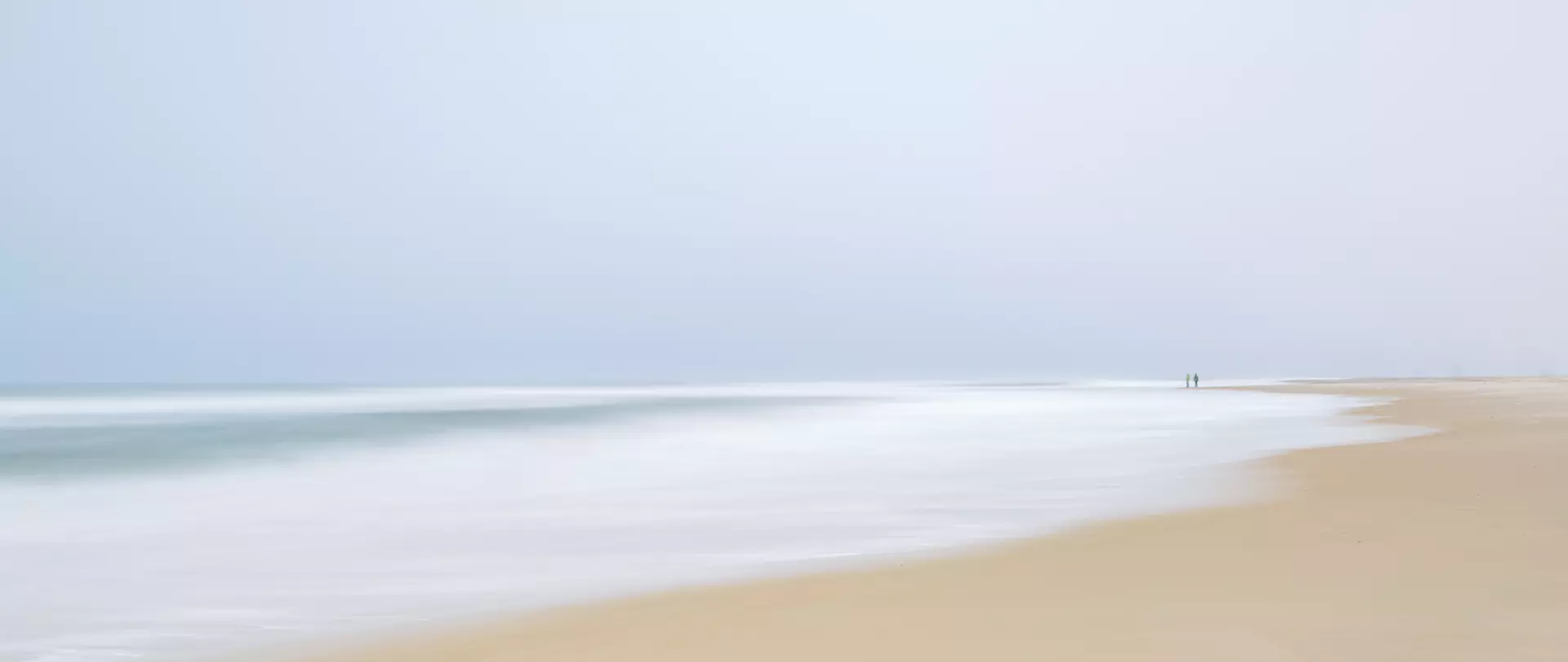 Meeresküste mit Brandung und Horizont – Langzeitbelichtung von artistravel Dozent Urs Renggli