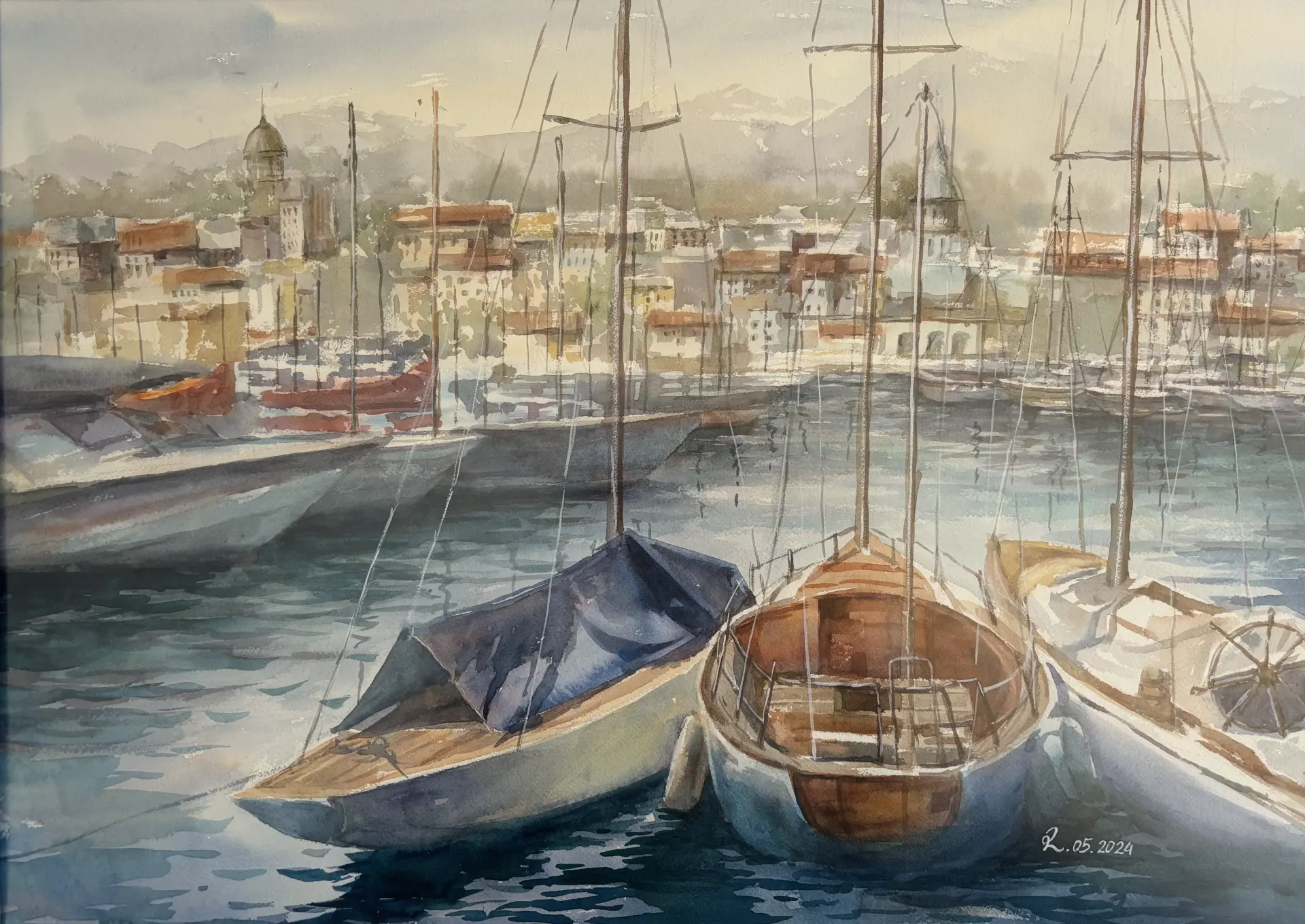 Segelboote im Hafen vor städtischer Kulisse in aquarellierter Stimmung mit Licht und Farbe von Demy Lisowski