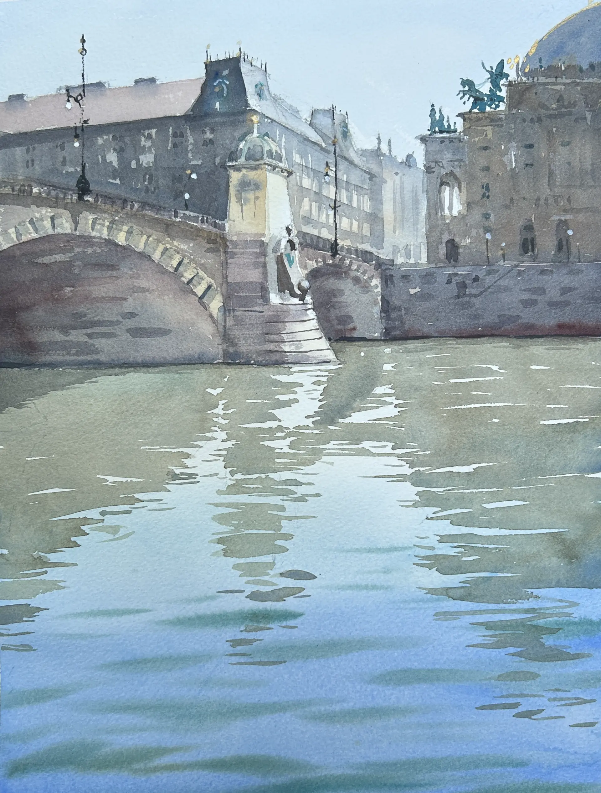 IMG E9594 Aquarell von Dobroslawa Robinski zeigt eine ruhige Flusslandschaft mit historischer Steinbrücke und klassischer Architektur bei sanftem Tageslicht