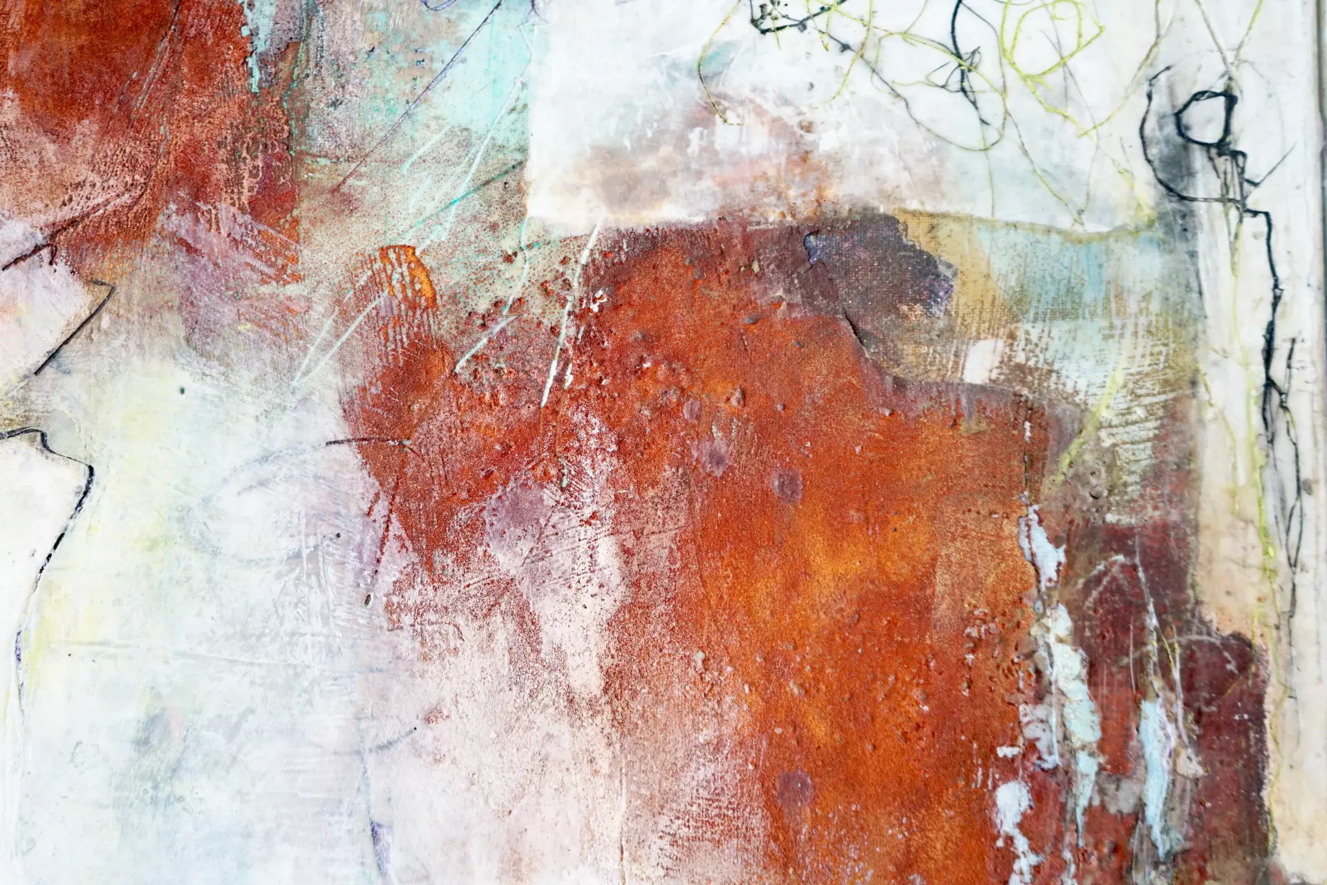Textur in Rost und Weiß Abstrakte Acrylmalerei mit strukturreichem Farbauftrag in Rotbraun, Weiß und Grau, gemalt von Anita Hörskens – Dozentin bei artistravel.