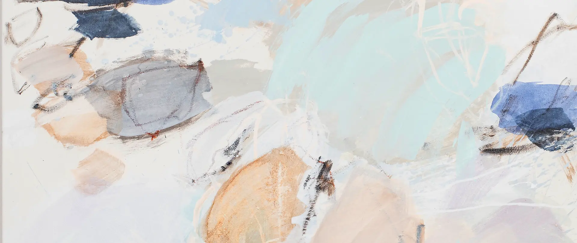 Abstrakte Komposition mit sanften Farbpigmenten und Texturen in Blau-, Grau- und Erdtönen von Ulrike Int-Veen, die natürliche Strukturen und Stimmungen in Acryl darstellt