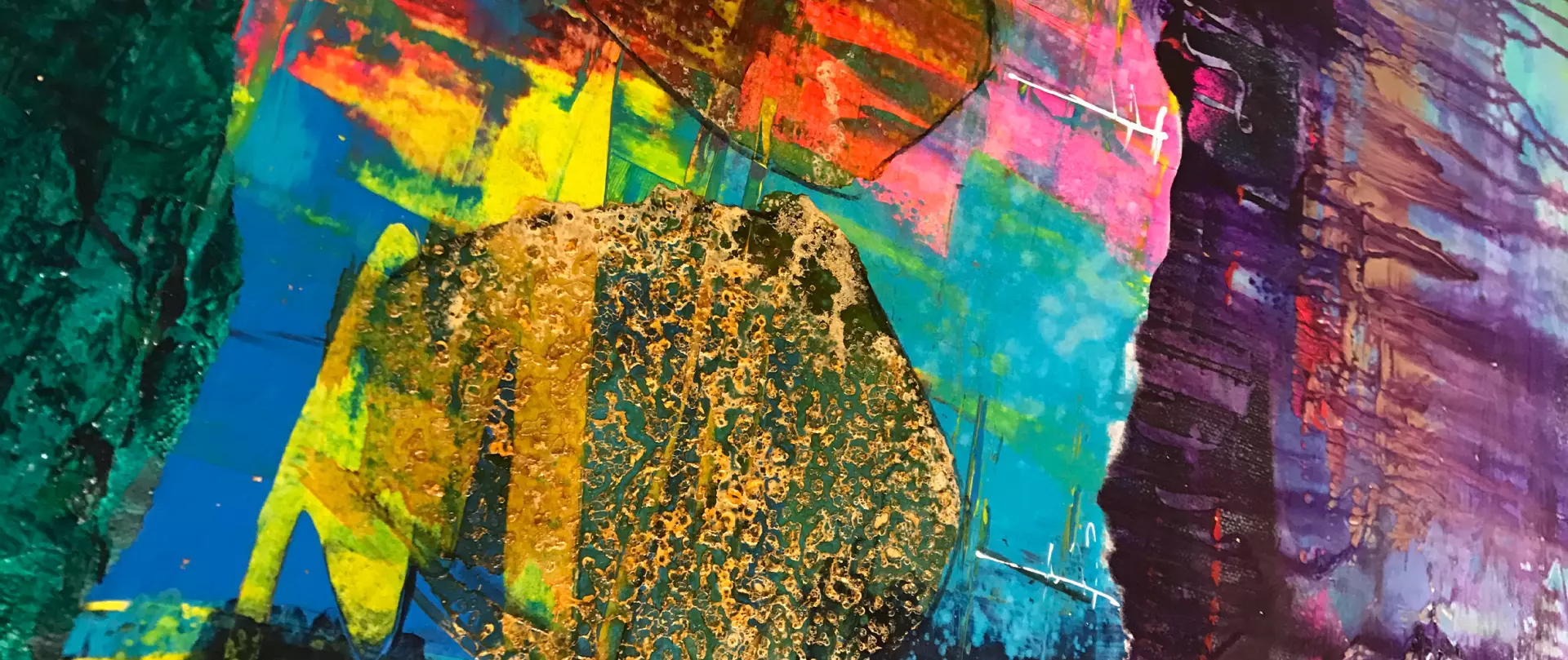 Abstraktes Mixed-Media-Gemälde von Ines Kollar in kräftigen Farben und strukturierter Oberfläche – voller Energie und Kontraste.