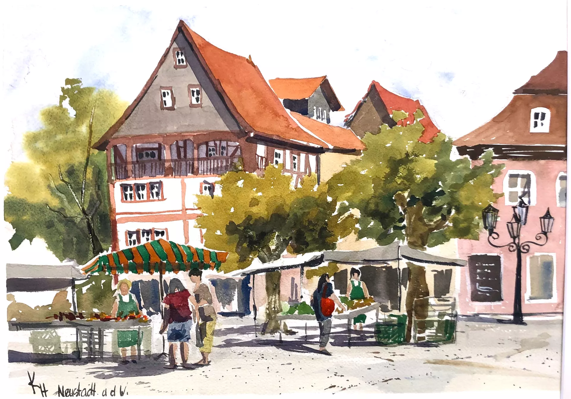 Café-Szene in Altstadtkulisse – Urbanes Flair in Aquarell Lebendige Straßenszene mit Altbauten, Cafébesuchern und sommerlicher Atmosphäre – von artistravel Dozentin Kerstin Heidrich