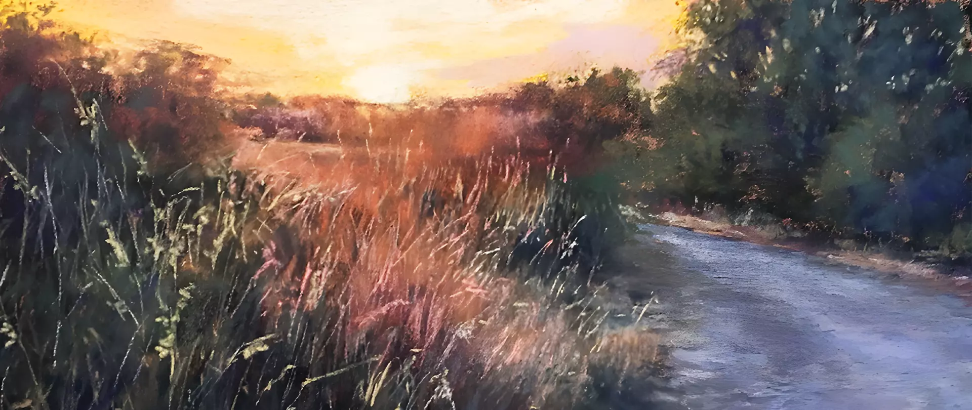 Warme Farben in Pastell, Feldweg im goldenen Licht mit hohem Gras, erstellt von Martina Zingler – Dozentin bei artistravel