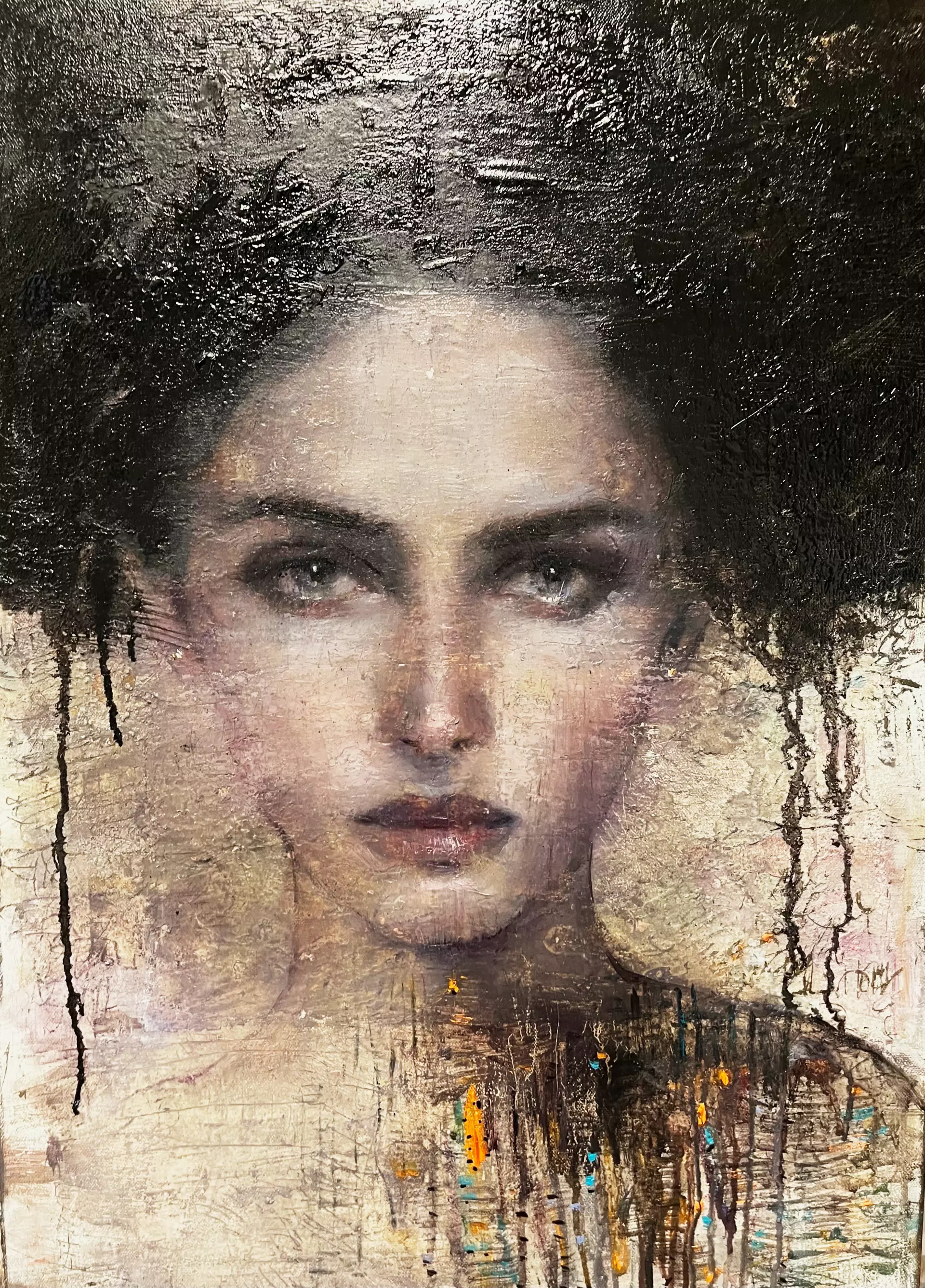 Porträt einer Frau mit dunklem Haar und intensiven Augen, gemalt von Tammam Jaramani in einem impressionistischen Stil mit texturierter Oberfläche