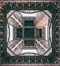 Touristenattraktionen interessant zu fotografieren ist gar nicht so leicht zu lernen (hier der Eiffelturm). Foto: Mika Baumeister/Unsplash.