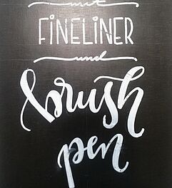 Der spezielle Stift fürs Lettering heißt "Brush Pen". Werk: Heike Kollakowski