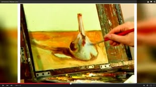 Öl malen lernen fett auf mager Malkurs Werk: Schmincke Screenshot aus dem unten angegebenen Video von der Firma “Schmincke”. Eine Person ist dabei, ein Ölbild mit einem Pinsel auf eine Leinwand zu malen.