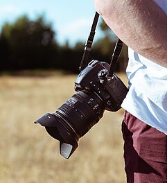 Was ist eine Spiegelreflexkamera? Fotografieren lernen im Fotokurs. Foto: Jamie Street/Unsplash.