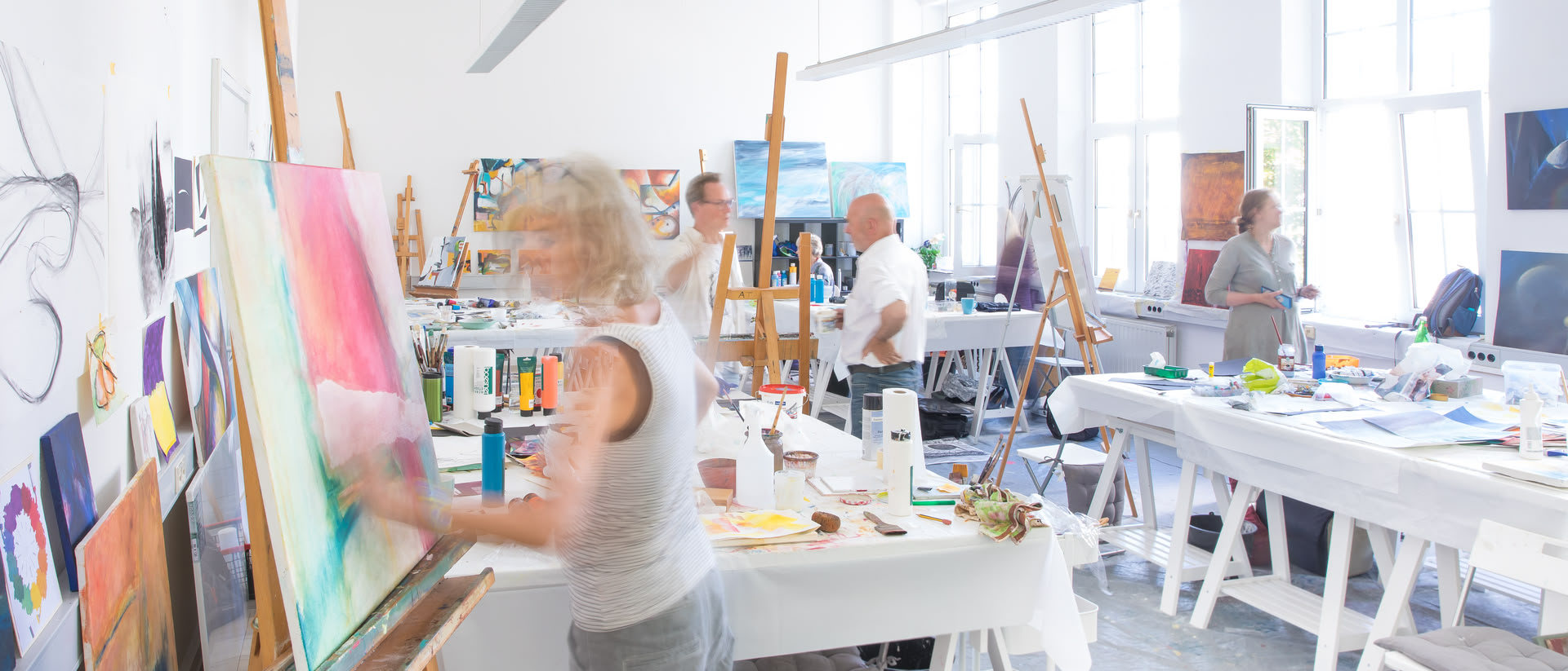 Kursimpression malen an der Staffelei im Atelier: Malkurs bei Maldozent Raimund Pallusseck in Hattingen im Weissen Haus