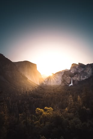 Fotografie einer Berglandschaft.