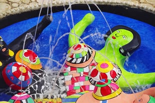Nana, Nanas bauen, Bauanleitung, Modellieren, Nana Workshop, Acrylfarben, Malreise, Kreativurlaub, Foto: Pixabay verschieden farbig gestaltete Nanas