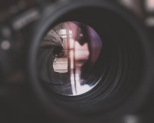 Fotografie der Blende einer Kamera.