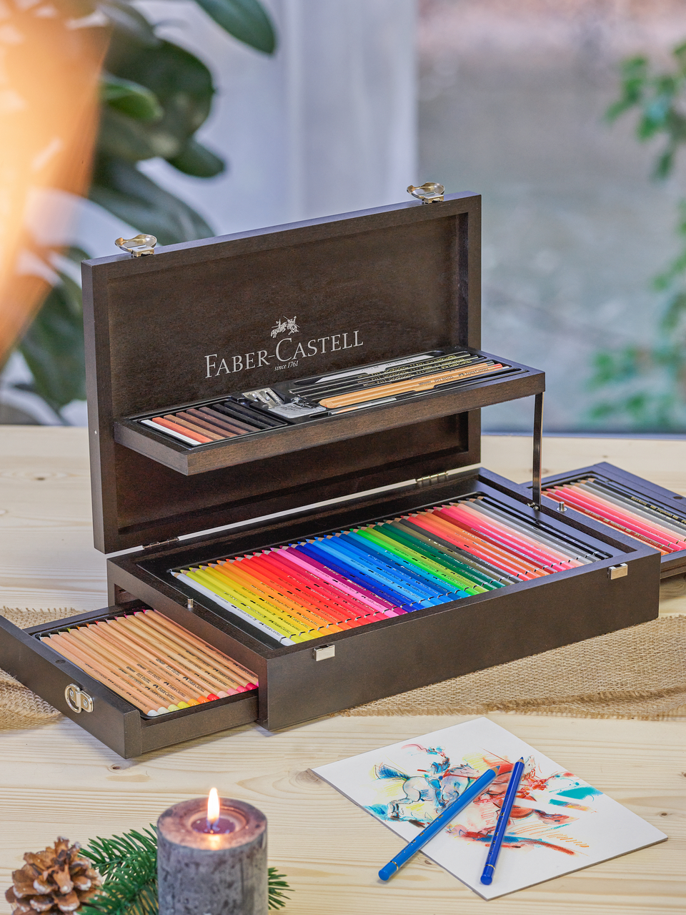Das Graphic Collection Wooden Case von Faber-Castell, ein großes Case mit vielen bunten Stiften.